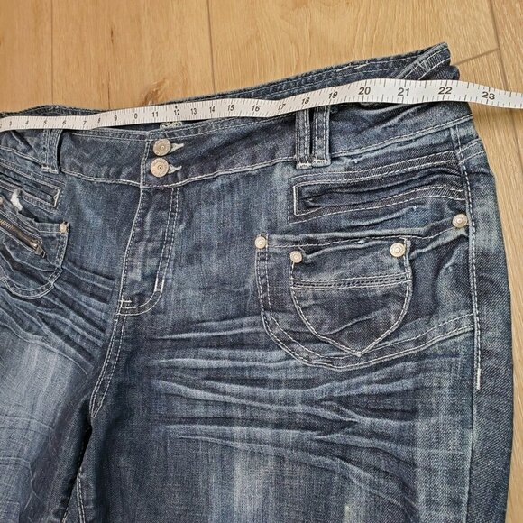 Almost Famous Plus Size 22 Distressed Capri Jeans Dark Wash Womens Stretch Faded - Picture 10 of 13
